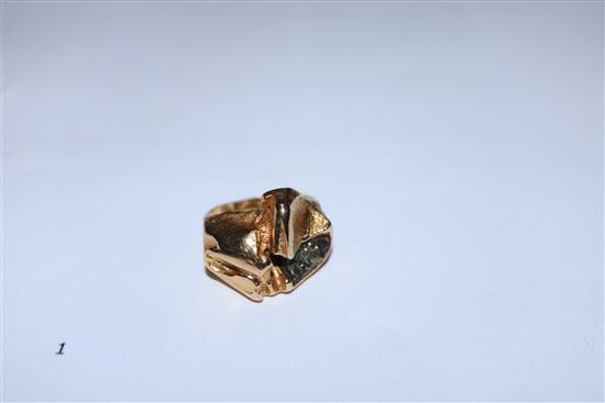 A Finnish Bjorn Weckstrom for Lapponia 750 yellow metal and unpolished tourmaline set dress ring, size G.